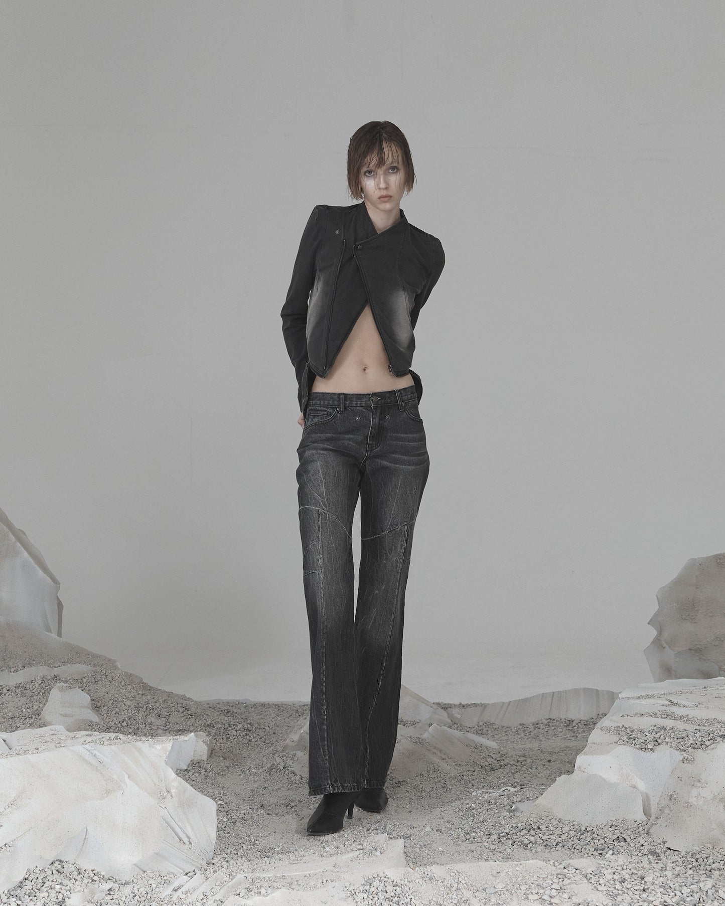 Ojos Crack Washed Denim Pants