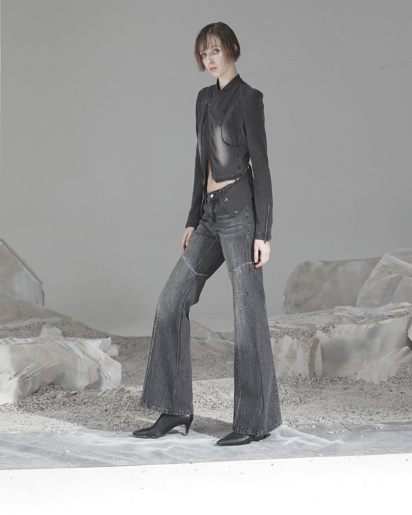 Ojos Crack Washed Denim Pants