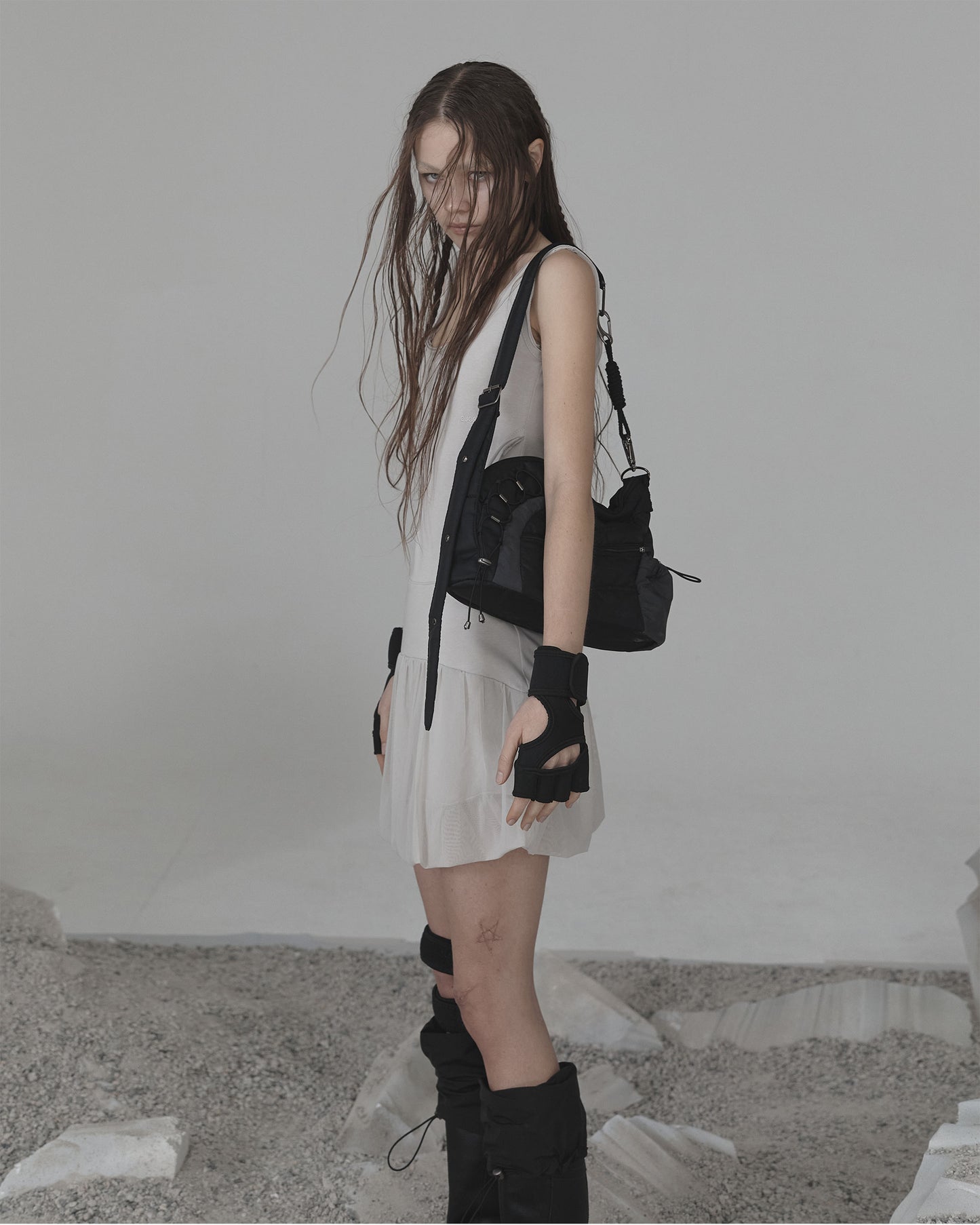 Ojos Atypical Rope Shoulder Bag