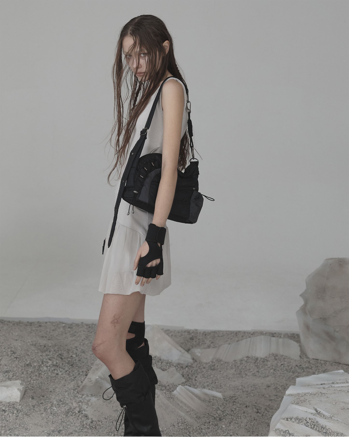 Ojos Atypical Rope Shoulder Bag
