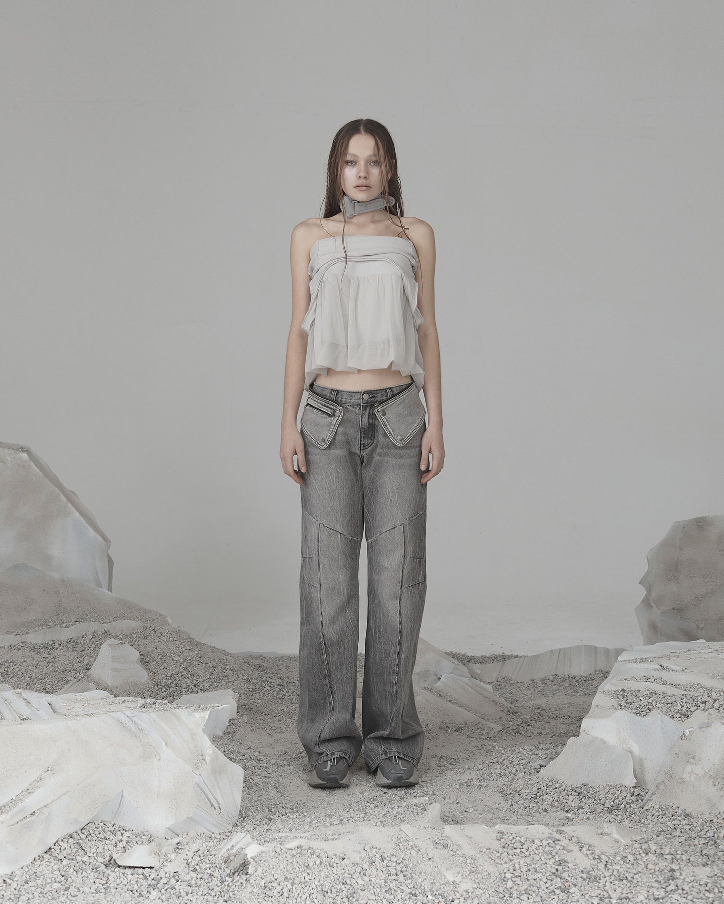 Ojos Crack Washed Denim Pants