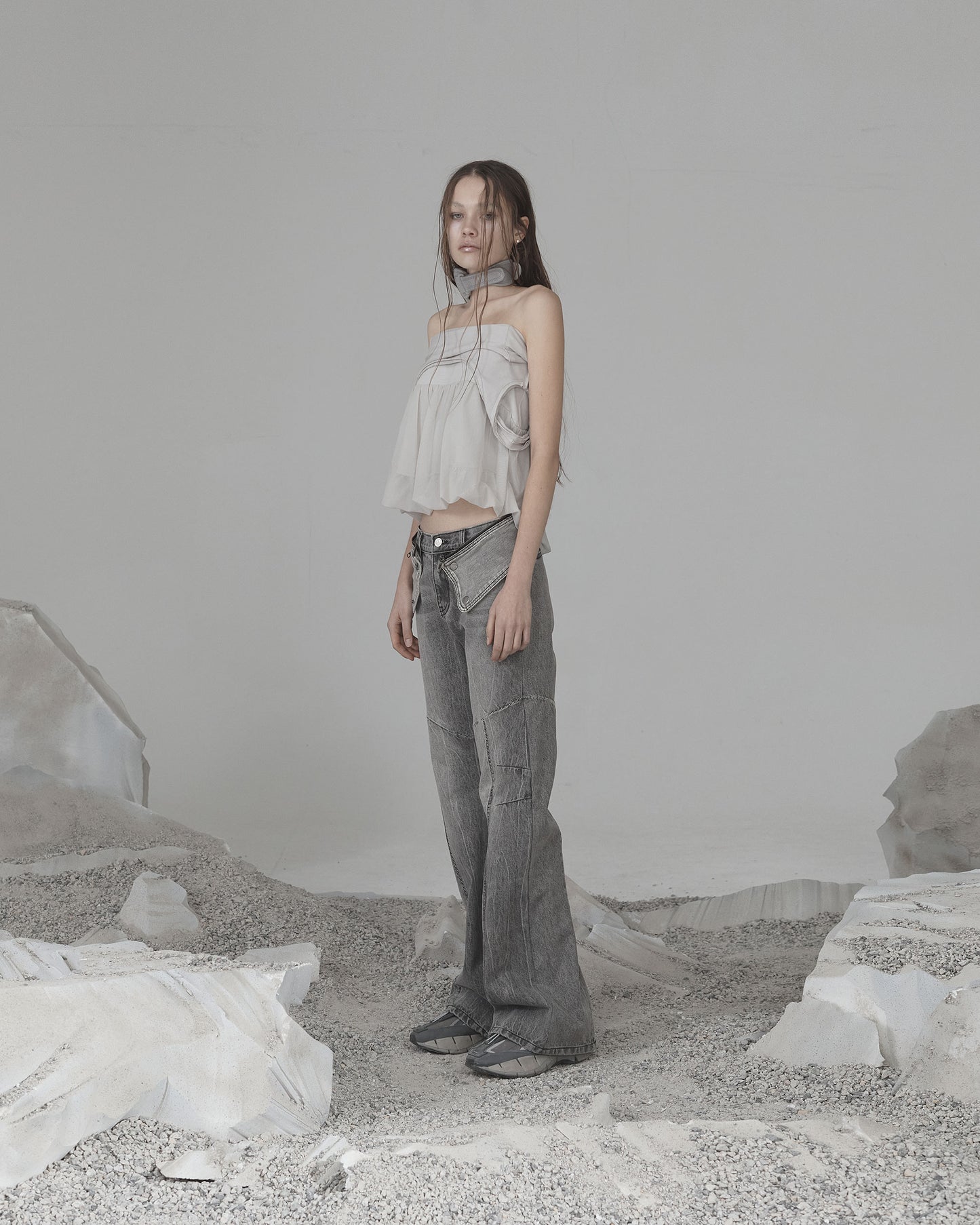 Ojos Crack Washed Denim Pants