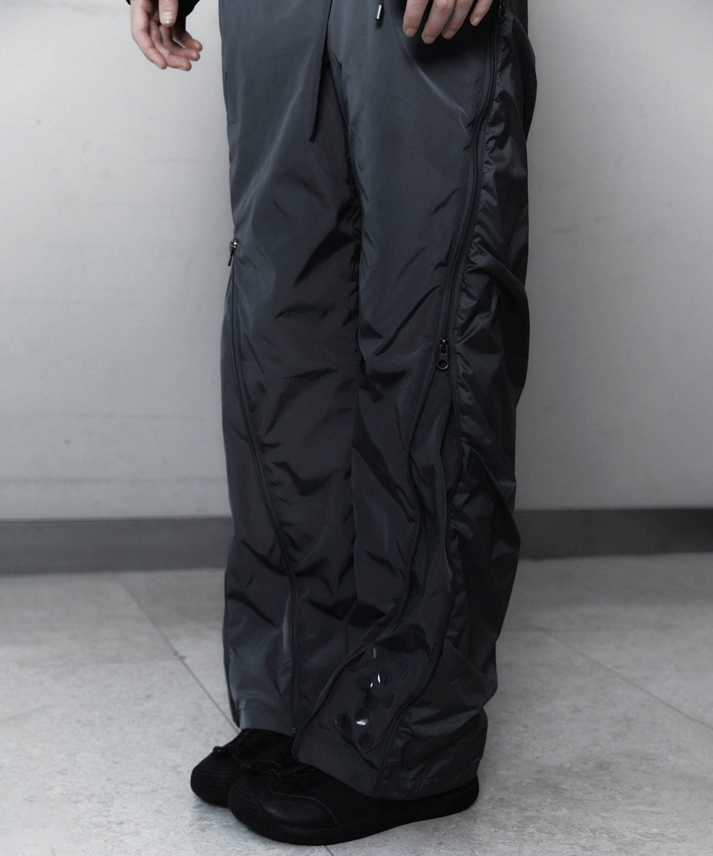 Ojos Dualize Zipper Control Pants