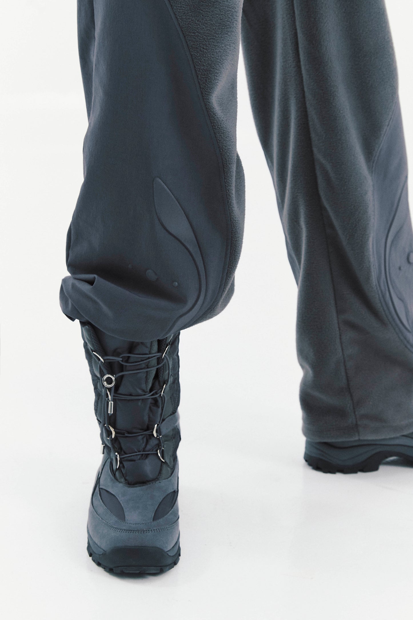 Ojos Embo Fleece Comfy Pants