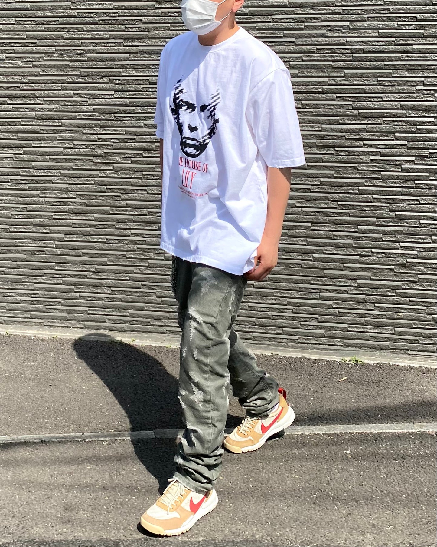 Undermycar HOUSE OF LILY GRAPHIC T-SHIRTS
