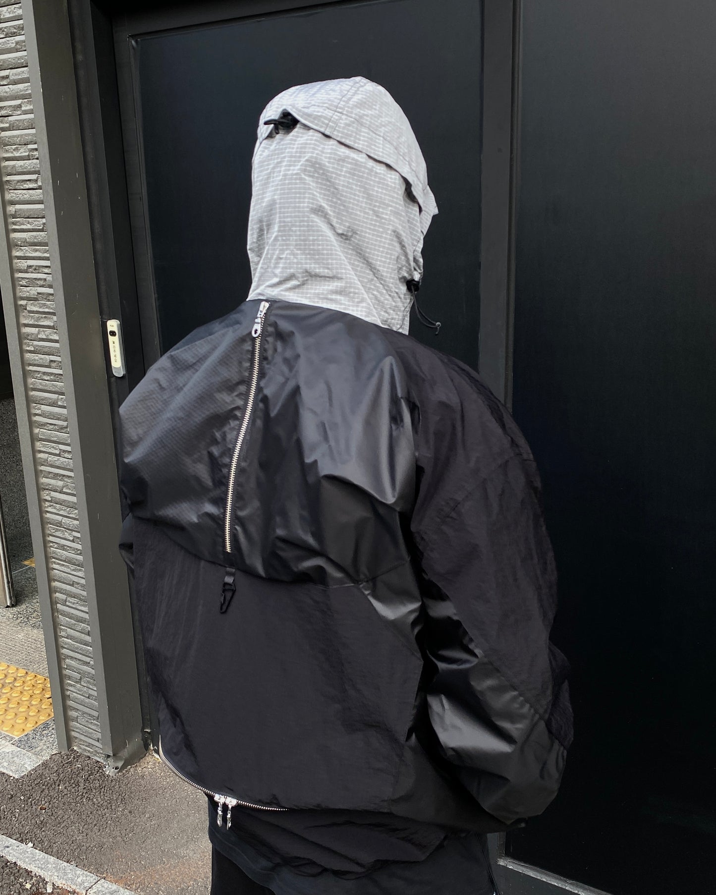 Undermycar BINADU JP Limited LUNAR ROCK