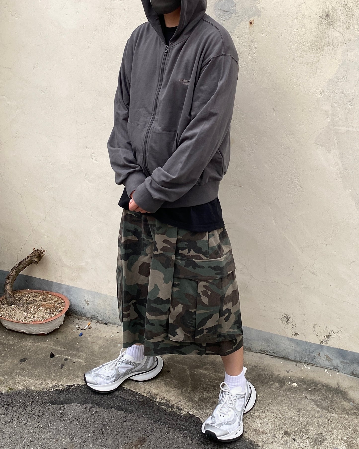 Undermycar MU44 BIG CARGO SHORTS-ONE TUCK DETAIL