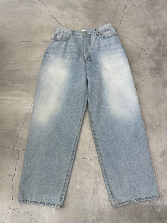 MU31 WIDE BRUSH WASHED JEANS