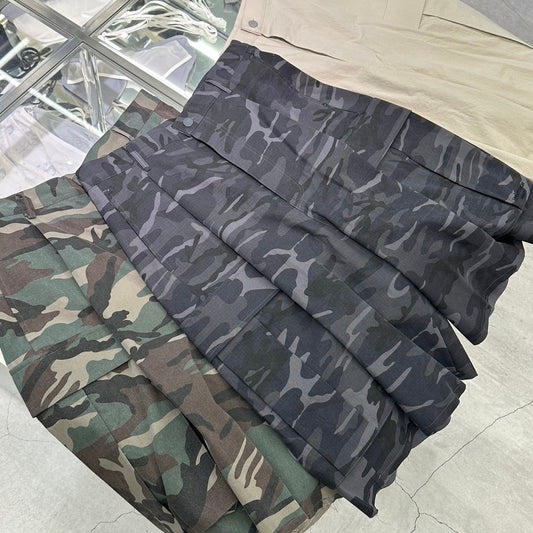 Undermycar BIG CARGO SHORTS-ONE TUCK DETAIL