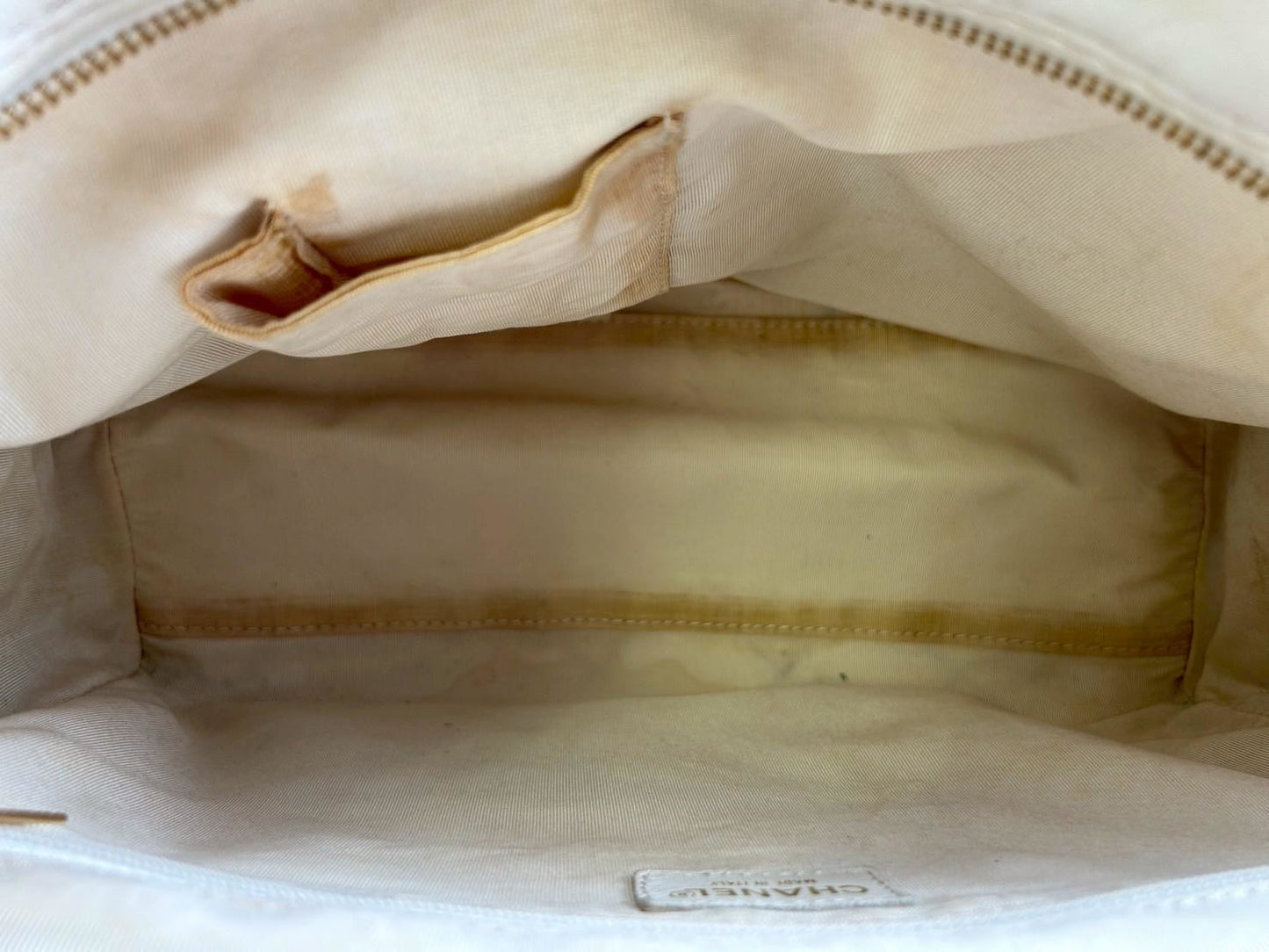 D250630-1-9ト  CHANEL ワイルドステッチ　ホワイト