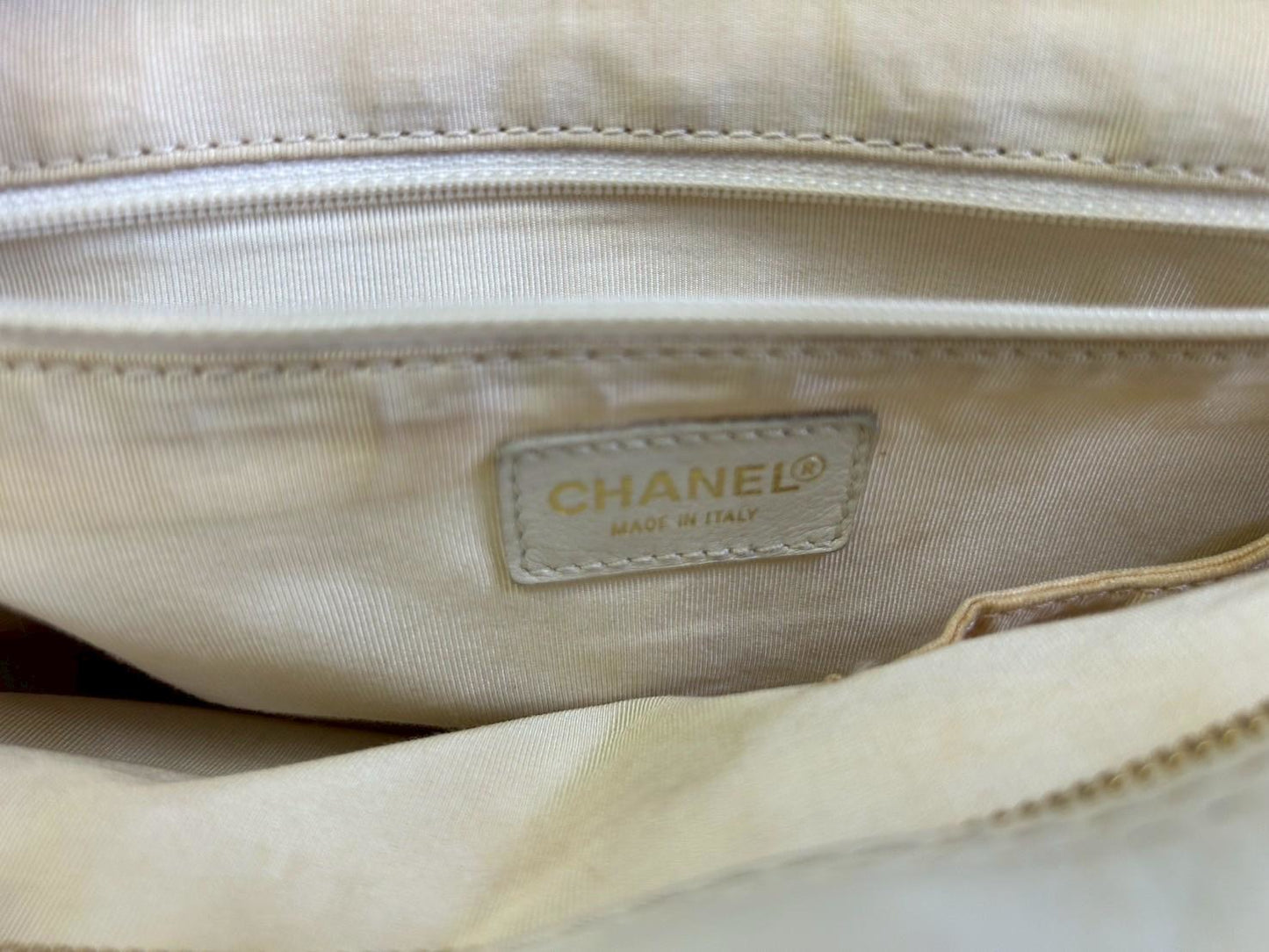 D250630-1-9ト  CHANEL ワイルドステッチ　ホワイト